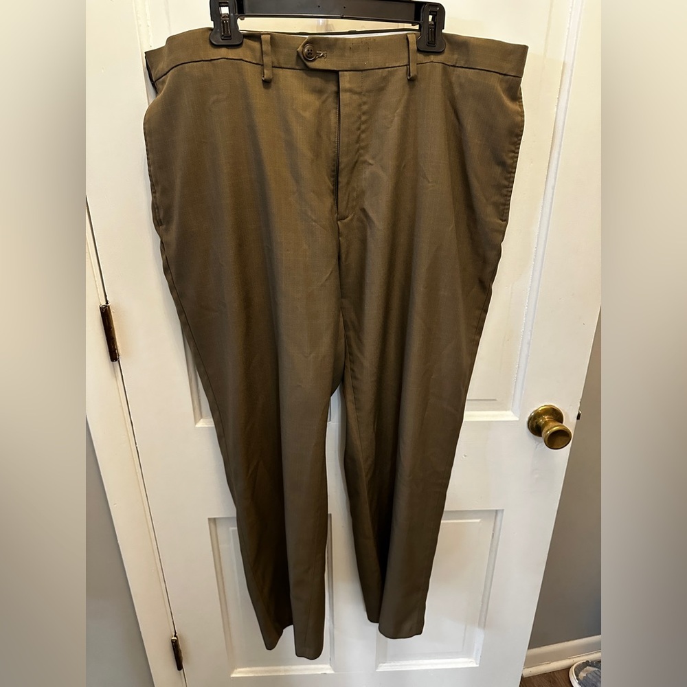 Haggar quality dress or business casual mens polyester pants. 42W   30L